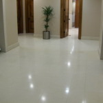 ניקוי מרצפות מקצועי ועמיד ללובי בניין